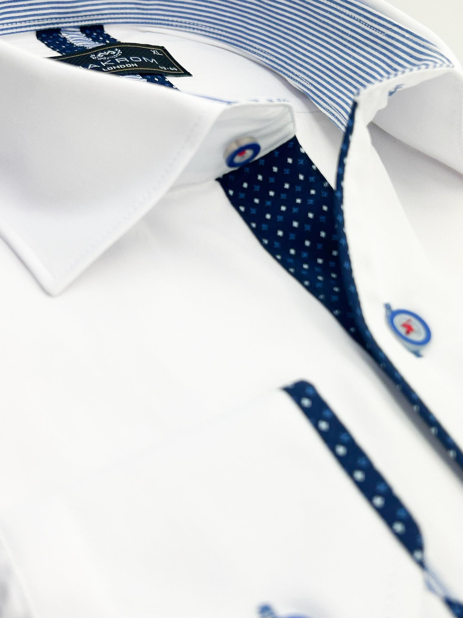 White Fashion Shirt with Classic Collar Tip Design