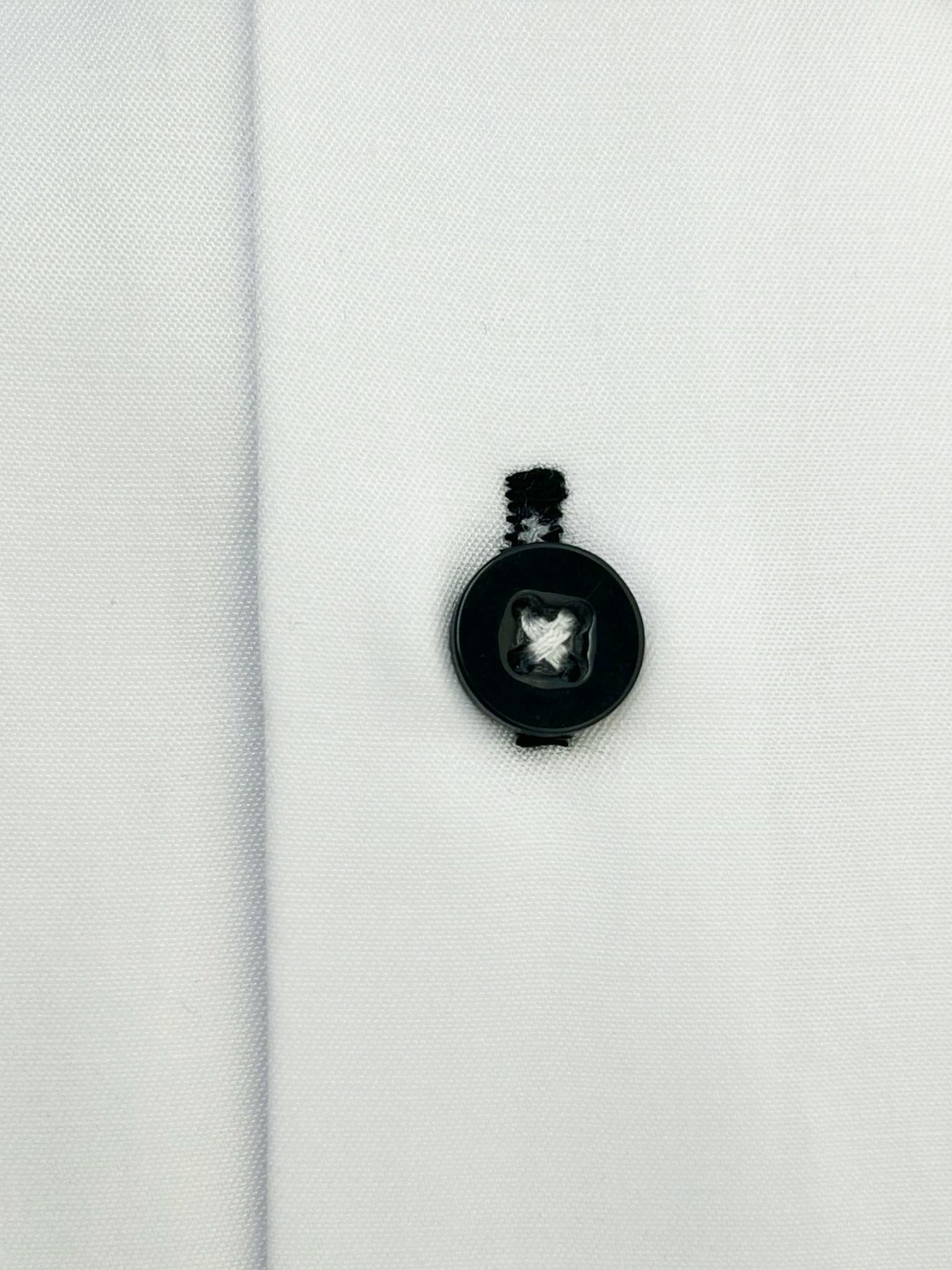 White Round Collar Pin Shirt-Makrom