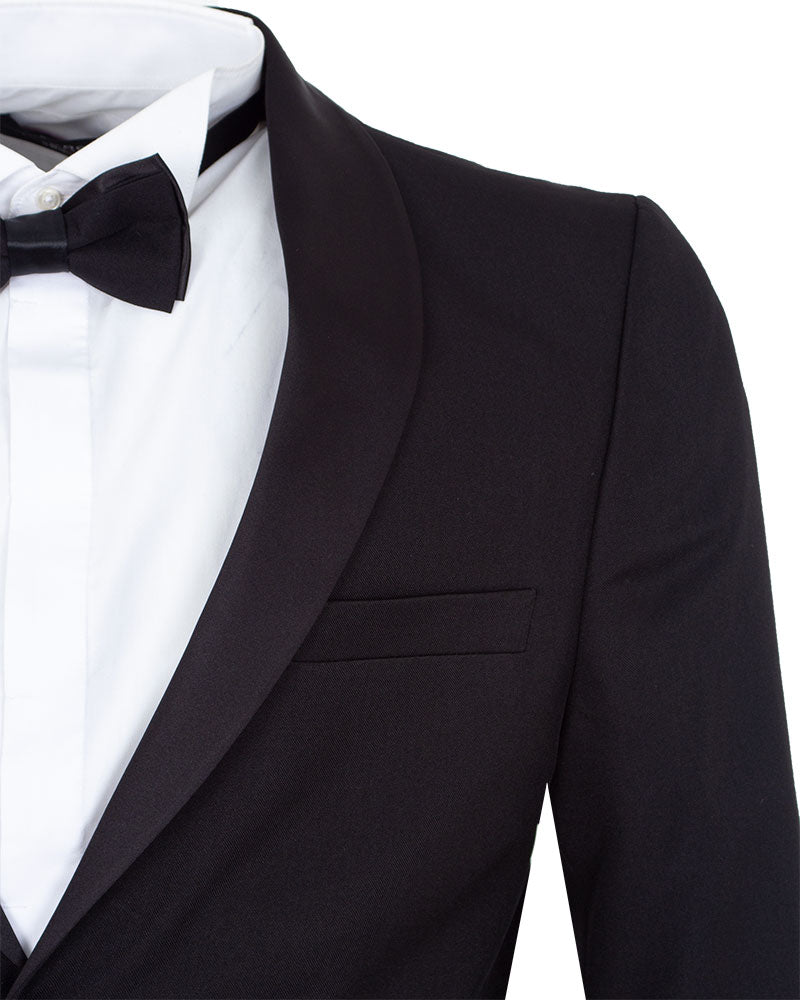 Black Fashion Suit with Contrasting Lapel Design